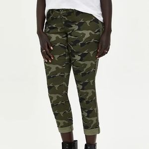 💋 2/$30 - Torrid Crop Aviator Camo Pant